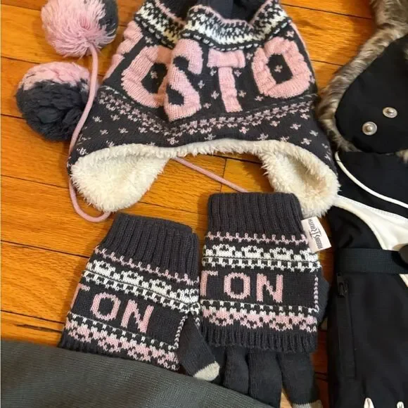 Winter Accessories Set with Hats and Gloves - Picture 3 of 7